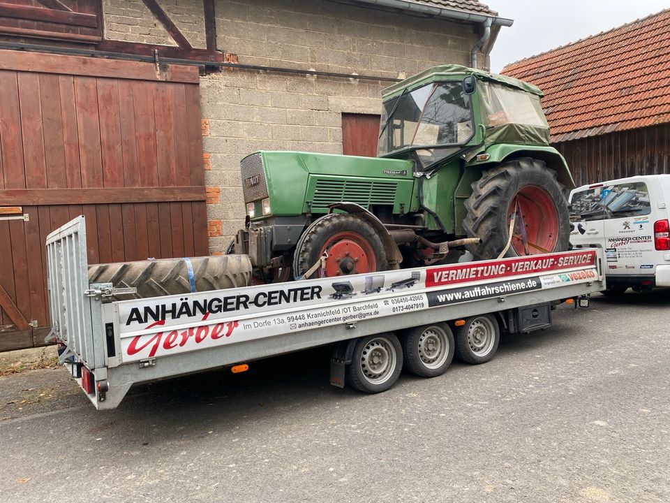 Transport von Traktoren u Fahrzeugen in Kranichfeld