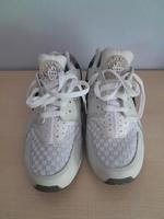 Nike Air Huarache kariert, weiß/beige Gr. 41 Niedersachsen - Langelsheim Vorschau