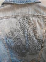 Jeansjacke 34 blau Leopardenprint am Rücken Altstadt-Lehel - München/Lehel Vorschau