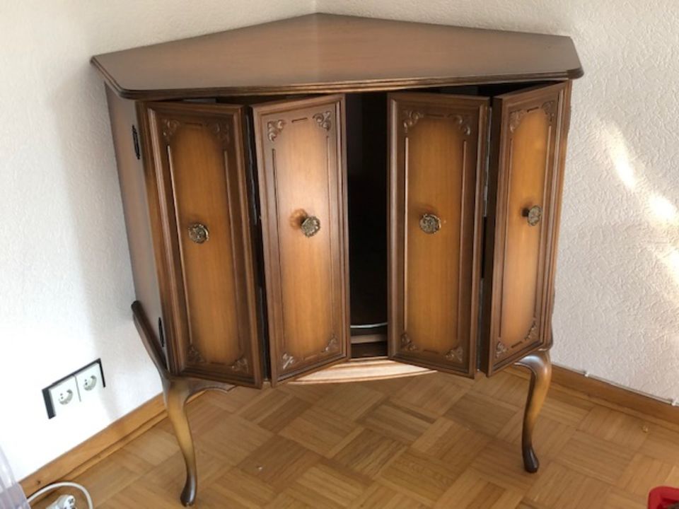 Chippendale Fernsehschrank in Bad Laer