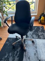 Schreibtischstuhl schwarz mit Armlehnen und verchromten Fuß Niedersachsen - Papenburg Vorschau