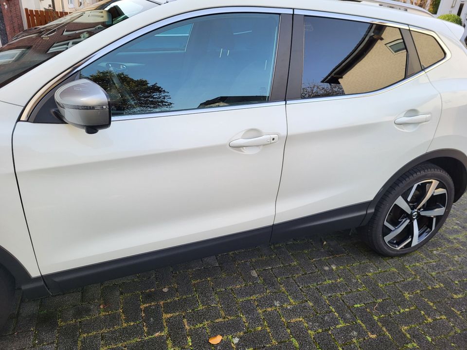 Nissan Qashqai DIG 1.3 Automatik 159 PS TEKNA+Bose in Bergisch Gladbach