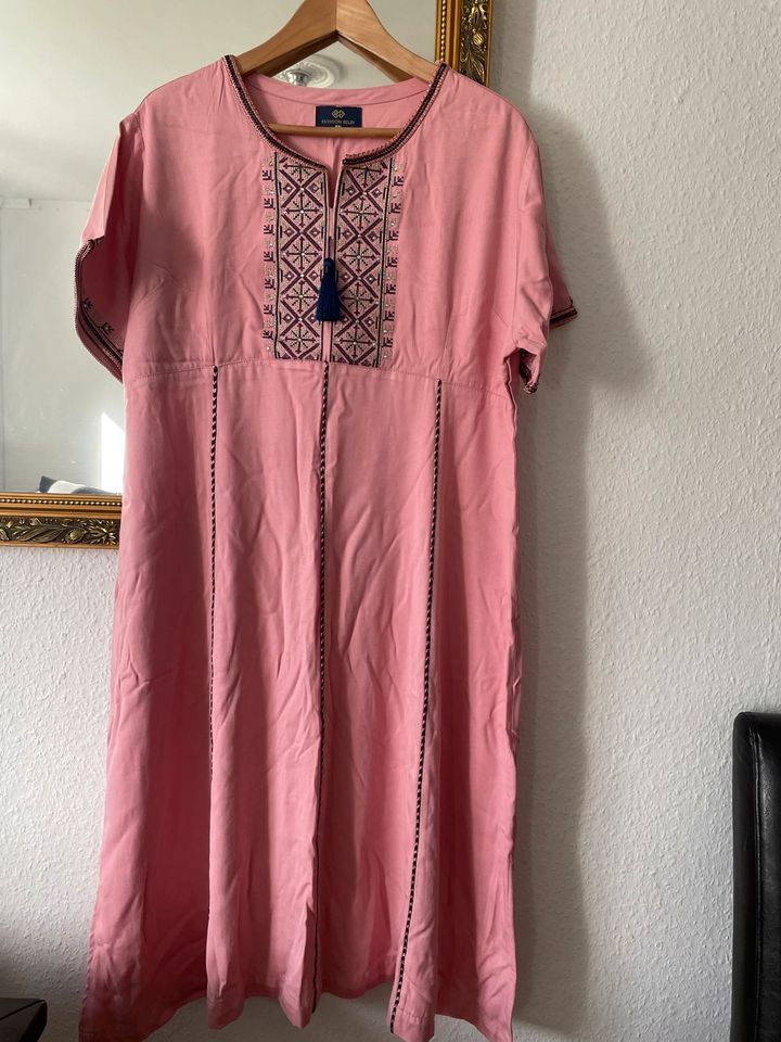 Djellaba Abaya Gandoura Tunika Kaftan marokkanische Kleidung in Frankfurt am Main