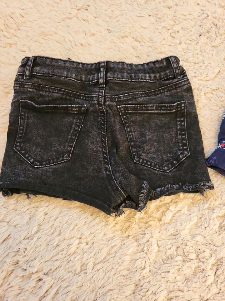 Shorts Jeansshorts 134 H&M in Bargeshagen