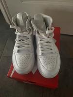 Nike Schuhe Jordan 1 Mid ❤️ Größe 41 ❤️ weiß Niedersachsen - Gifhorn Vorschau