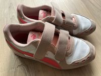 Puma Mädchen Turnschuhe Sneaker Gr. 33 weiß, rosa pink Leipzig - Thekla Vorschau