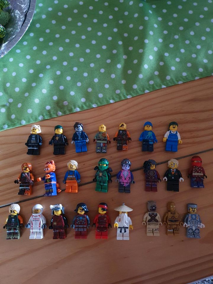 24 Lego Figuren in Südbrookmerland