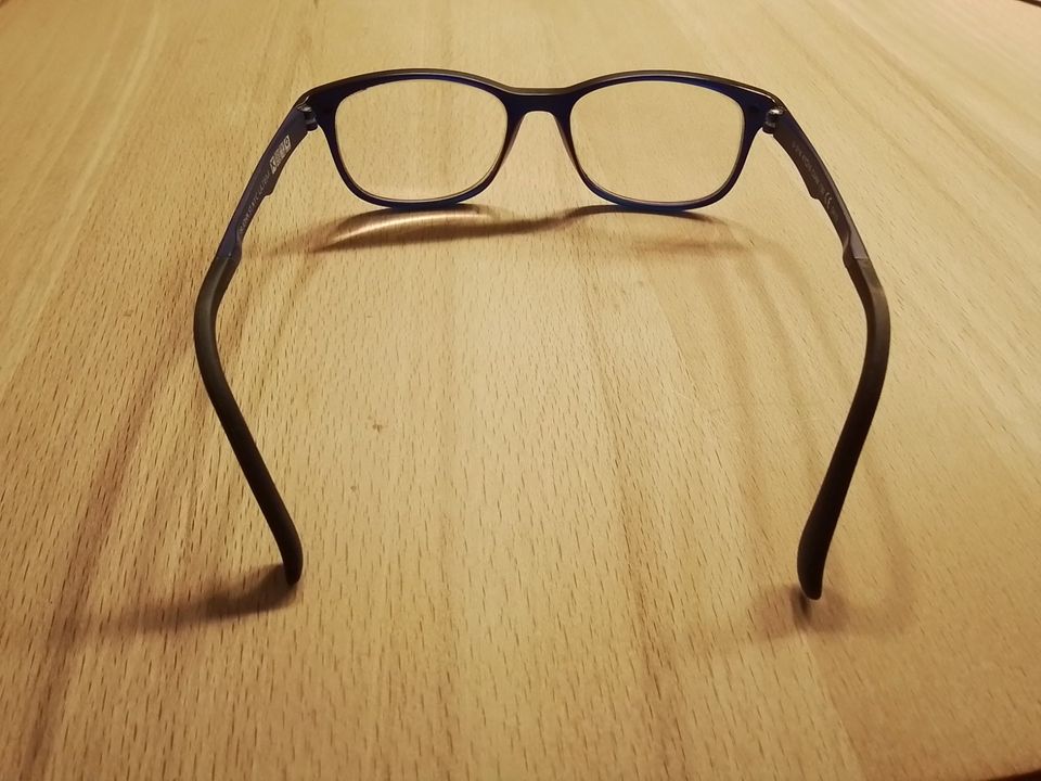 Kinderbrille mit verschiedenen magnetischen Aufsätzen in Grafenrheinfeld