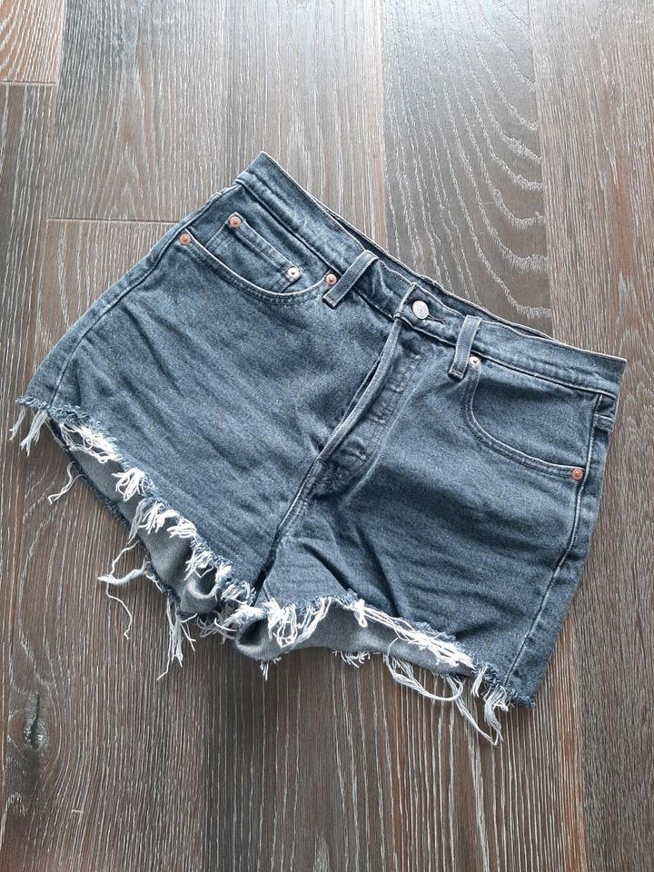 Jeansshorts von Levis W29 in Kleve