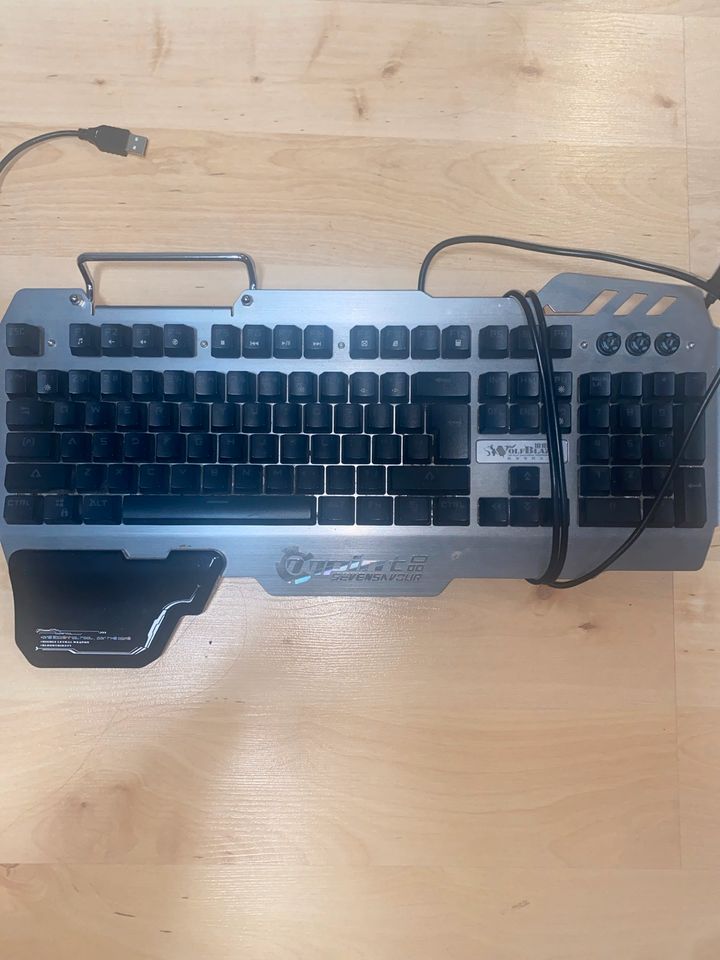 LED Tastatur und Maus in Leverkusen