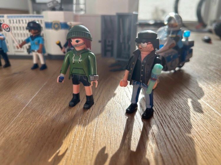 Playmobil 6872 Polizei Kommandozentrale mit Gefängnis in Oelsnitz / Vogtland