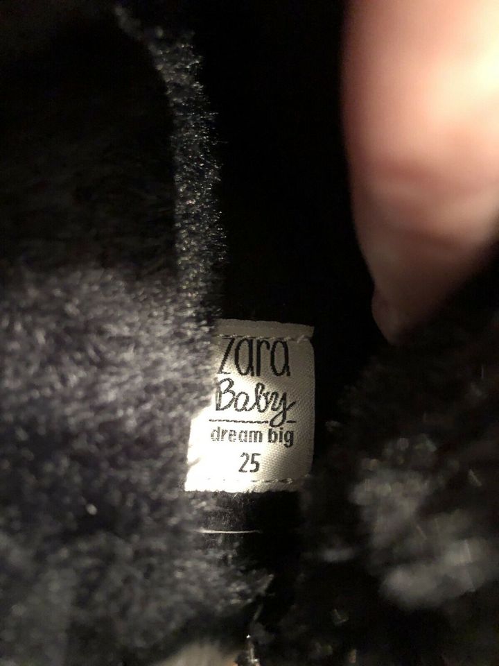 Zara Baby Stiefel 25 NEU gefüttert warm schwarz Faux Fur in Filderstadt