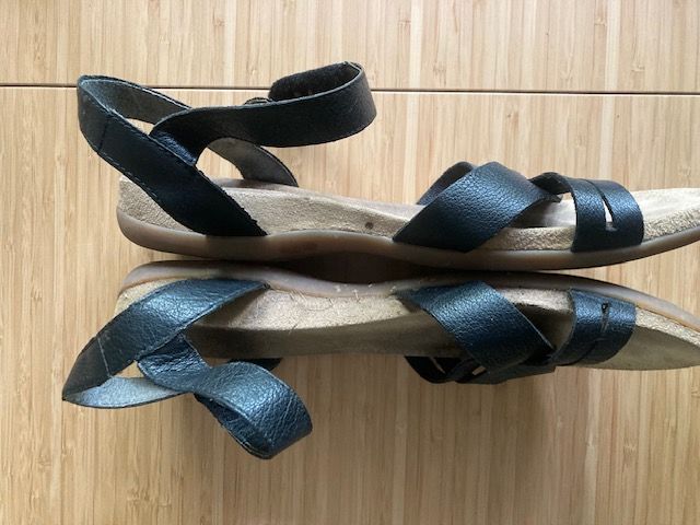 hübsche bequeme Sandalen aus Leder von Rieker in Hamburg