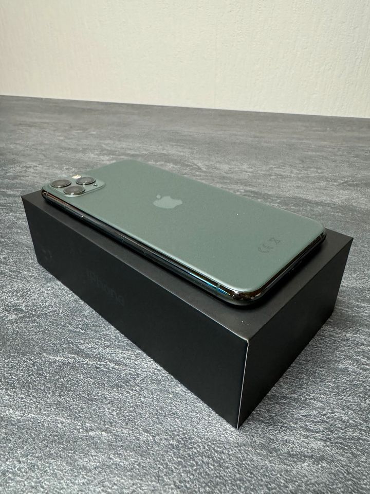 Apple iPhone 11 pro Max 256GB Midnight green in Villingen-Schwenningen