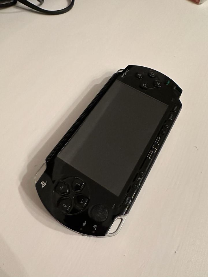 PSP inkl 4 Spielen in Leegebruch