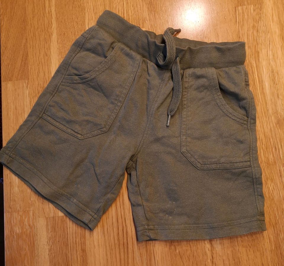 2 kurze Shorts von Topolino, Größe 98 in Creuzburg