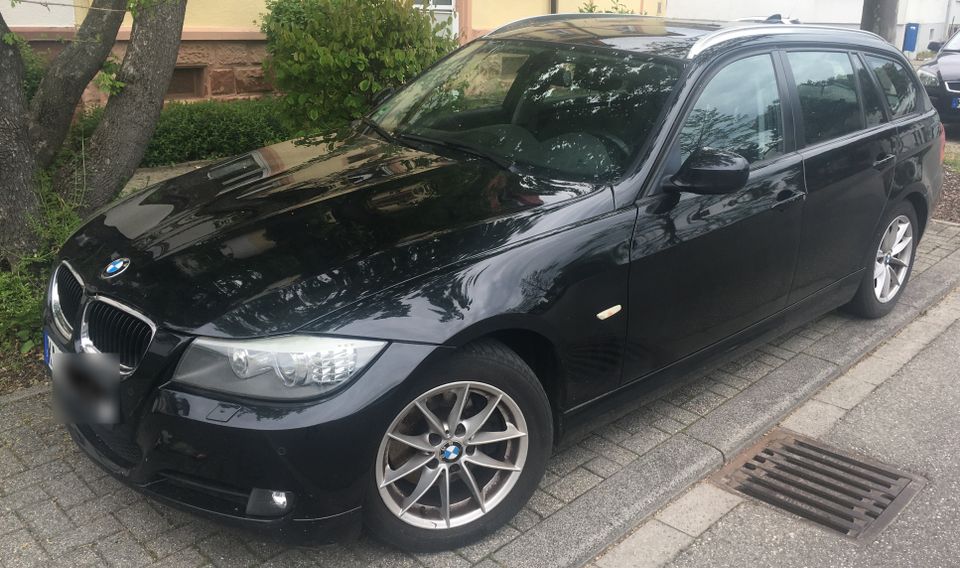 BMW E91 320I Touring schwarz Kombi defekt Motor Steuerkette in Weingarten (Baden)