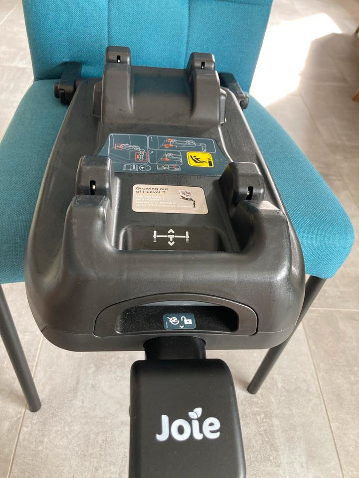 Joië Signature Babyschale i-Level mit Isofix Station i-Base SX2 in Uslar