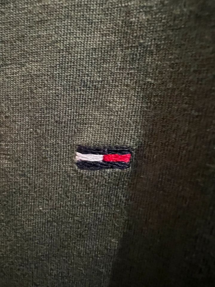 Tommy Hilfiger T Shirt L Large in Dresden