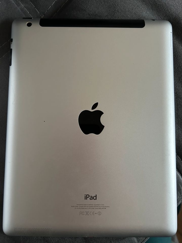 Apple IPad Wi-Fi Cellular 16GB Model A1460 in Hirrlingen