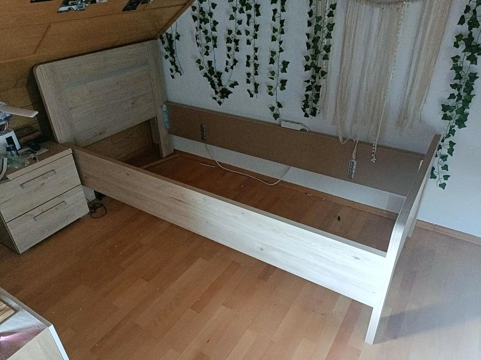 Bett 90x200 mit Lattenrost in Roßtal