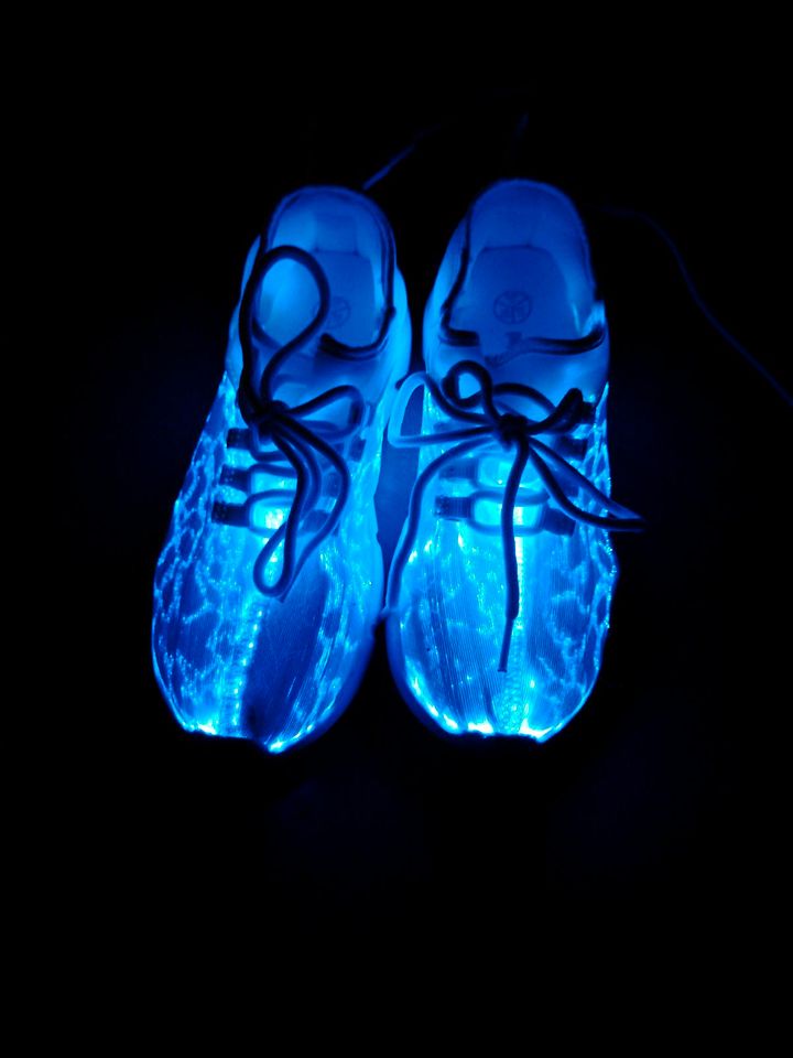 Kinder Sneaker Gr. 31 weiß mit LED Beleuchtung Farbe wählbar in Merchweiler