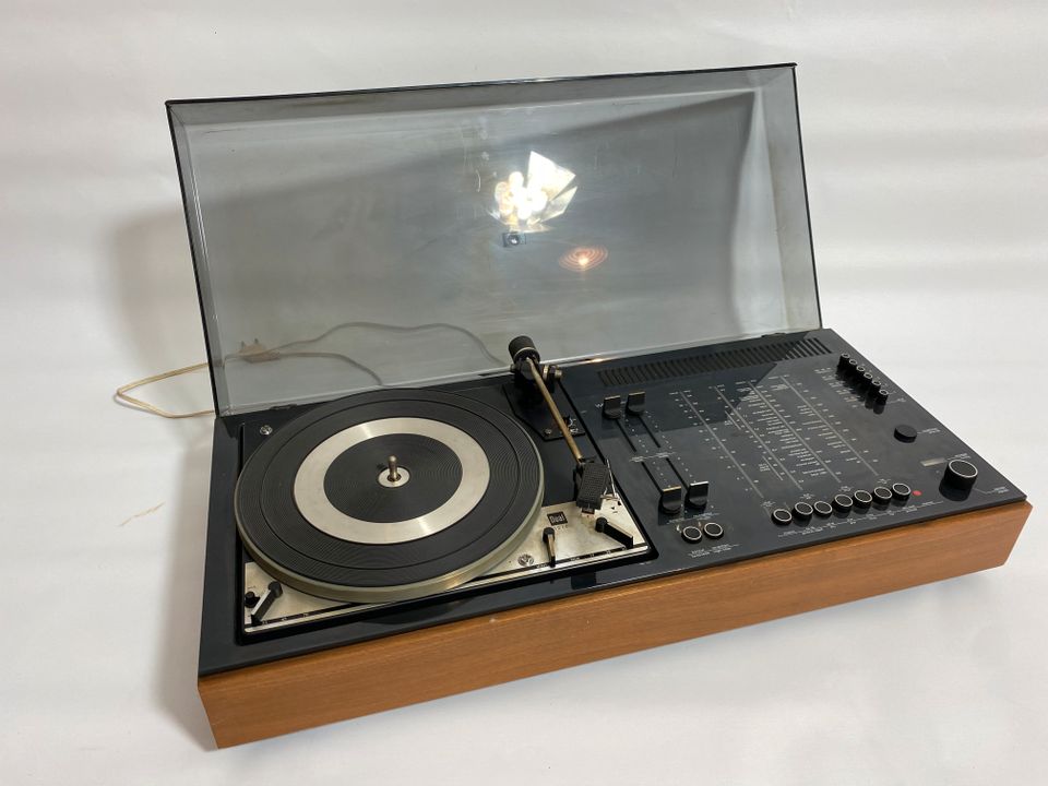 Wega Plattenspieler Stereoanlage Studio 3212hifi von 1973 in Arnsberg