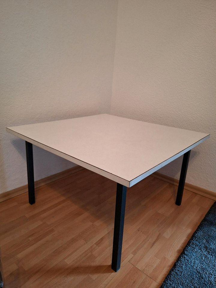 Quadratischer Tisch LxB 75,5 x 75,5 H 44 in Homburg