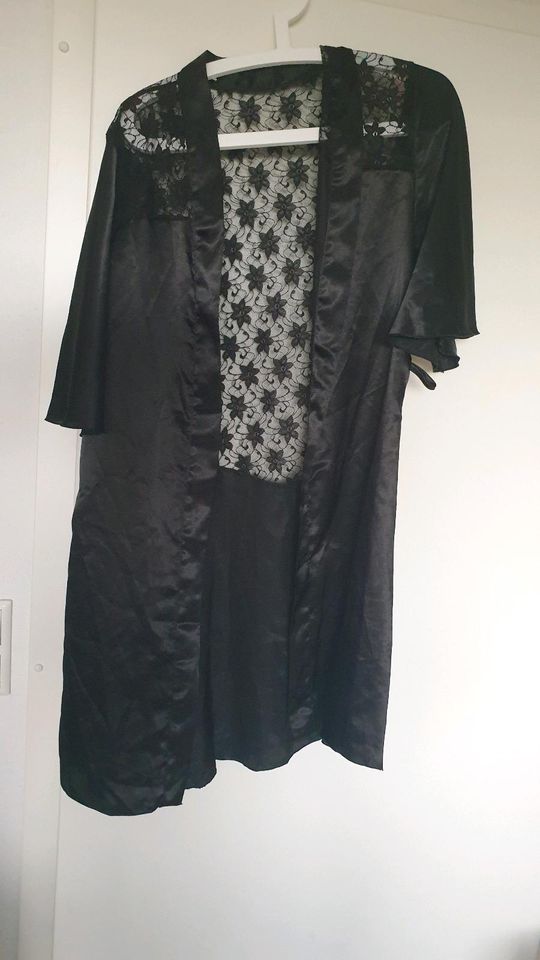 Satin Kimono,Morgenmantel,schwarz,Spitze,Gr.M/L,inkl.Versand in Gotha