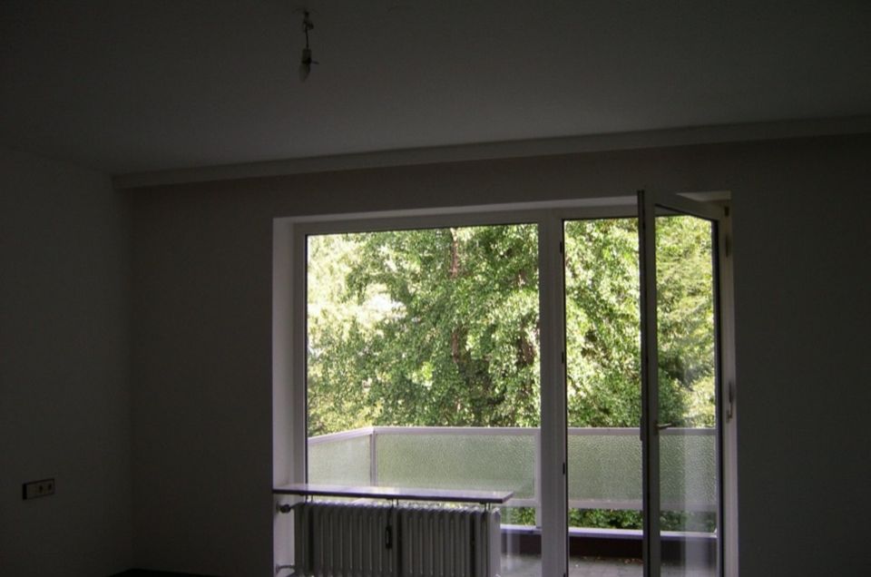 Eigentumswohnung in Düsseltal, 2 Zimmer mit zwei Balkonen, Kellerraum und Garage, Düsseldorf in Düsseldorf