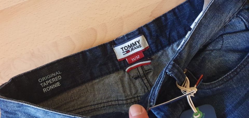 Tommy Hilfiger Herren Jeans  31-32 Neu in Hamburg