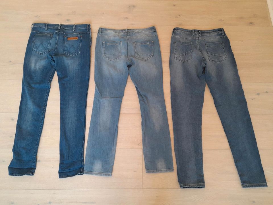 Damen Jeans 30/32 bzw. Gr. 38, Wrangler & Co in Neuss