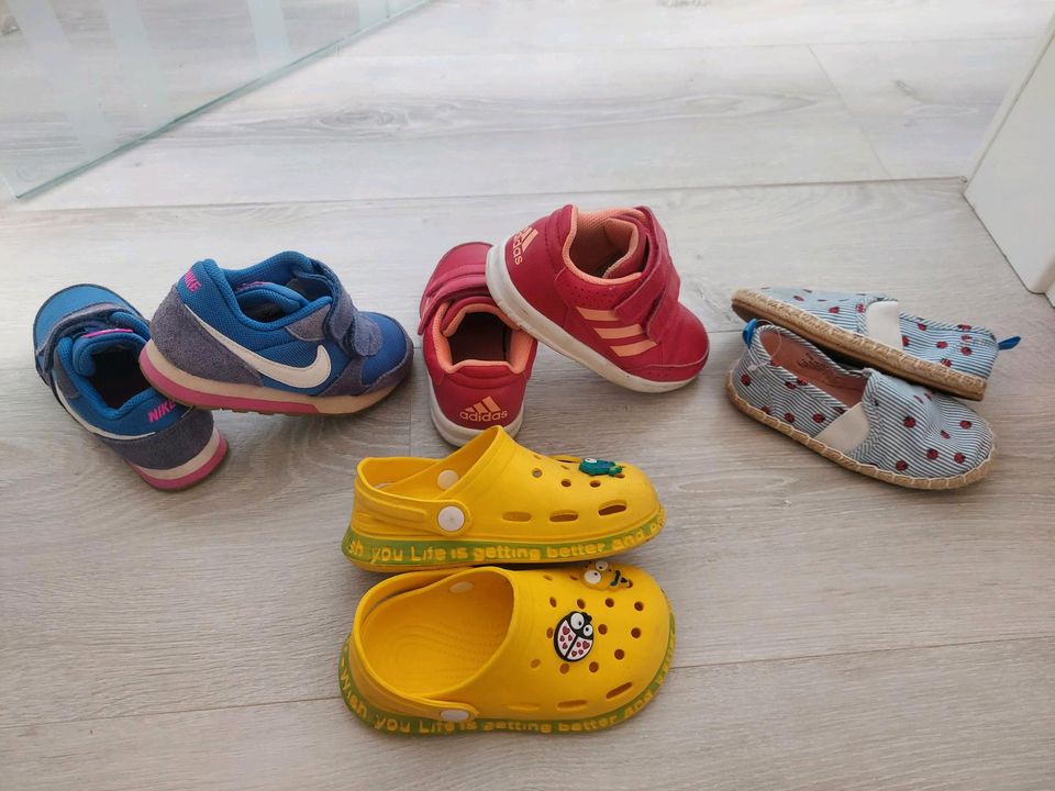 Baby Schuhe Gr. 25 von H&M, Adidas in Wunstorf