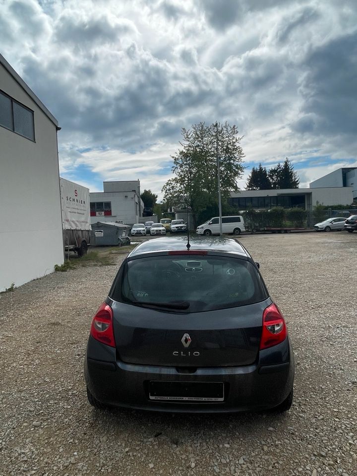 Renault clio  TÜV/01/2025 in Reutlingen