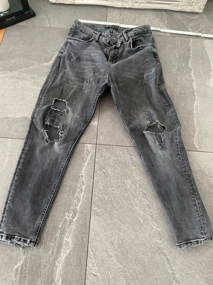 Bershka denim Jeans Hose grau schwarz carrot fit tappered in Köln