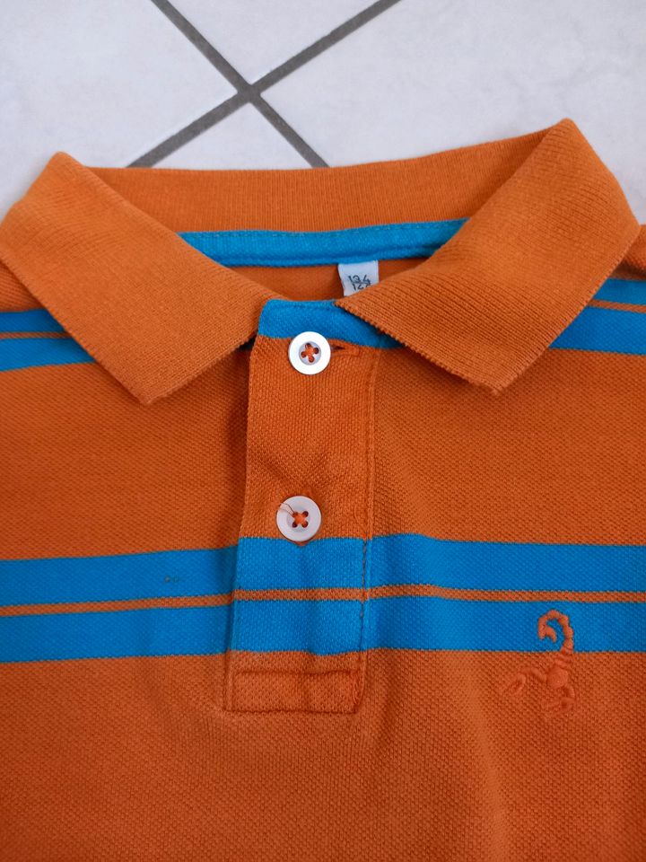 Gestreiftes Poloshirt Gr. 128 blau orange in Heilbronn
