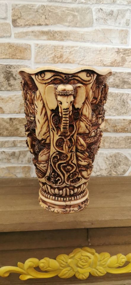 Große Geschnitzte asiatische Elefanten Vase in Rodgau