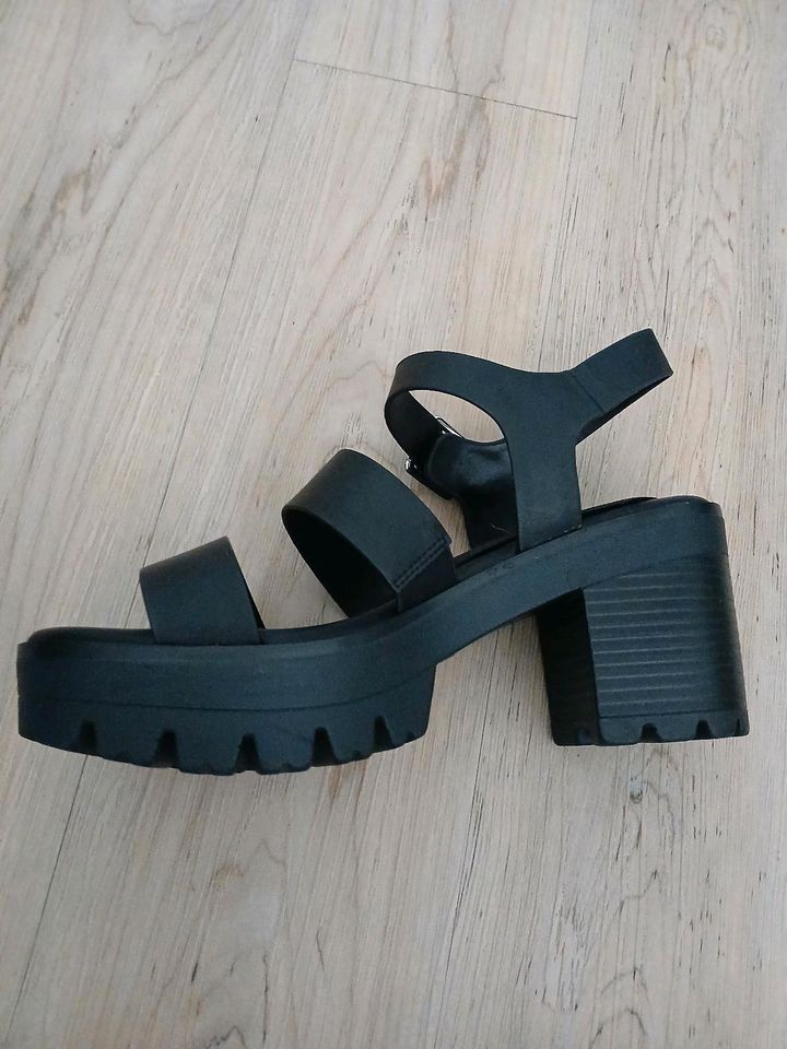 Plateau Riemen Sandalen Schwarz GR 40 in Speyer