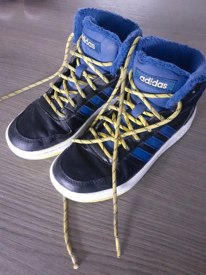 Adidas Winterschuhe in Memmingen