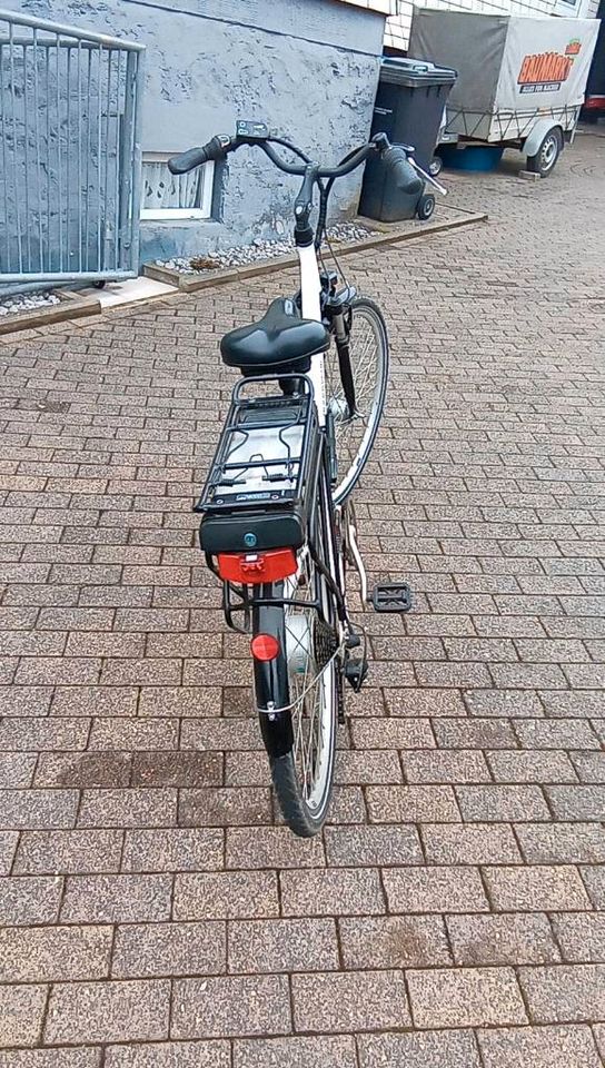 E-Bike Damenrad Ruhrwerk 28 Zoll weiß Fahrrad in Driedorf