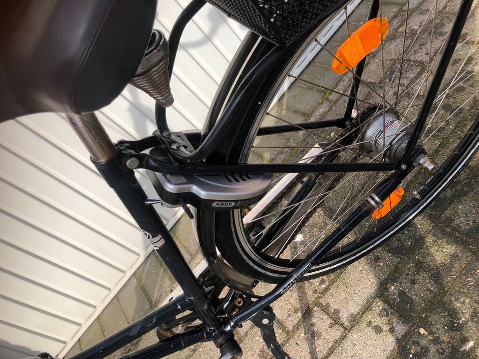 Holland, Fahrrad 28 Zoll Mit Korb in Cloppenburg