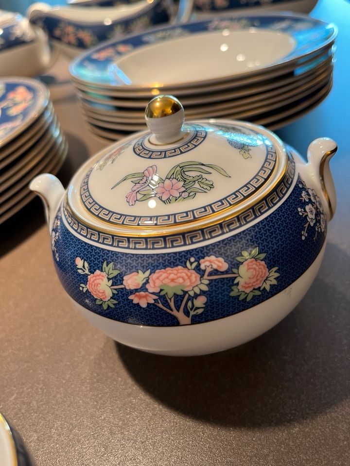 Komplett Service Wedgwood Blue Siam in Essen