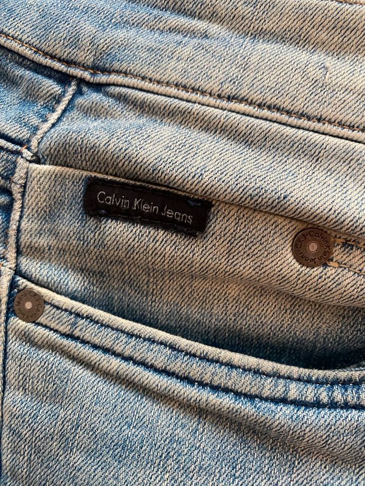 CK Calvin Klein Jeans Slim Taper Jeans 40x30 in Hamburg