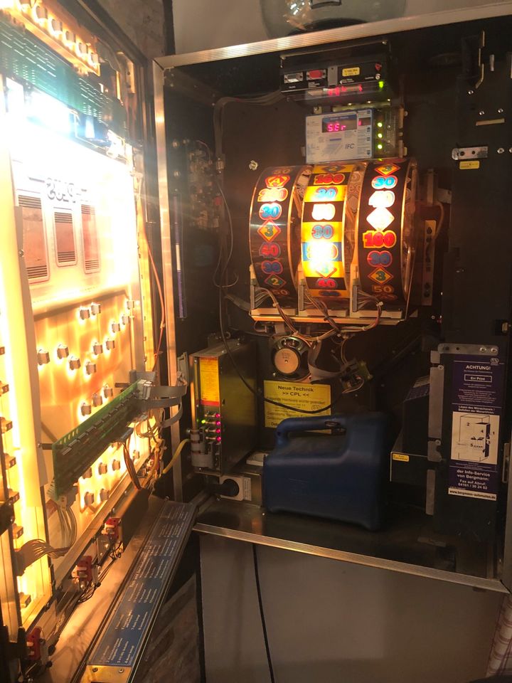 Spielautomat Crown 7A Plus in Hamburg