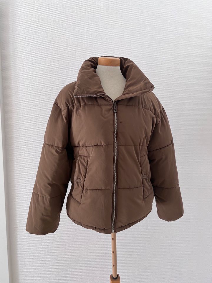 PULL&BEAR Jacke braun gefüttert Damen chic Daunjacke Winter Mode in Frankfurt am Main