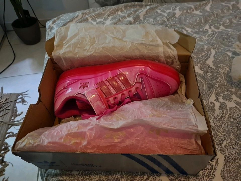 adidas Originals JS FORUM DIPPED 46 PINK Jeremy Scott in Stuttgart