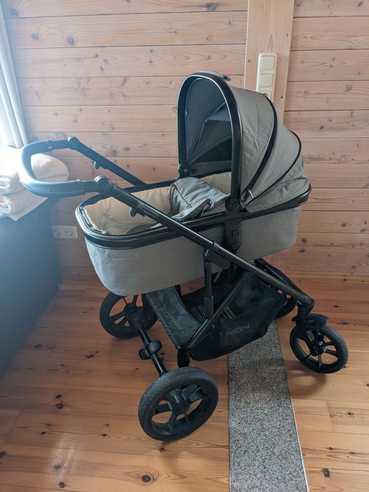 Formschöner Kinderwagen in grau-schwarz in Vettelschoß