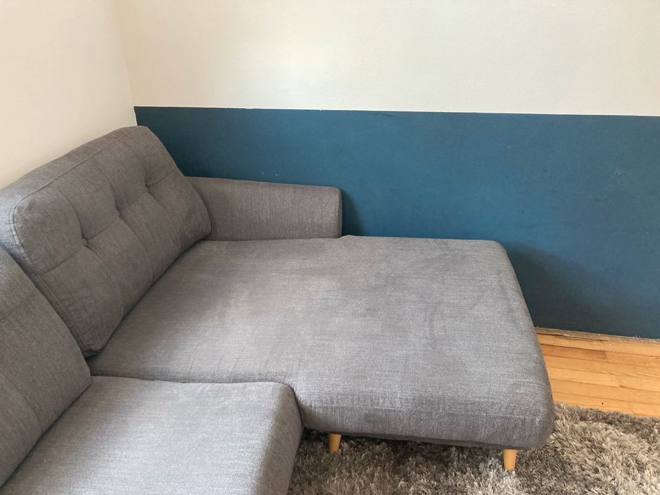 Graues Zweisitzer Sofa, Couch mit Recamiere in Saarbrücken