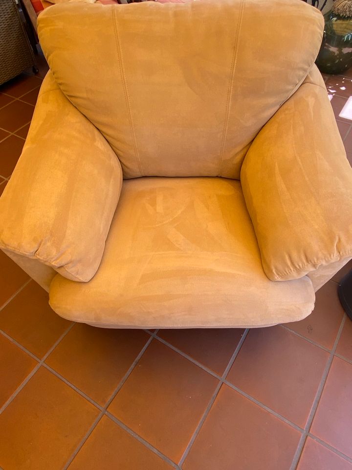 Zweiersofa mit passenden Sessel in Ganderkesee