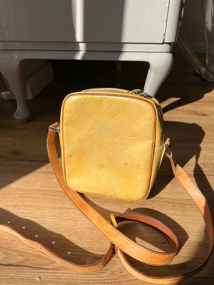 Louis Vuitton Wooster Amazon Crossbody Tasche vernis gelb lv in Essen